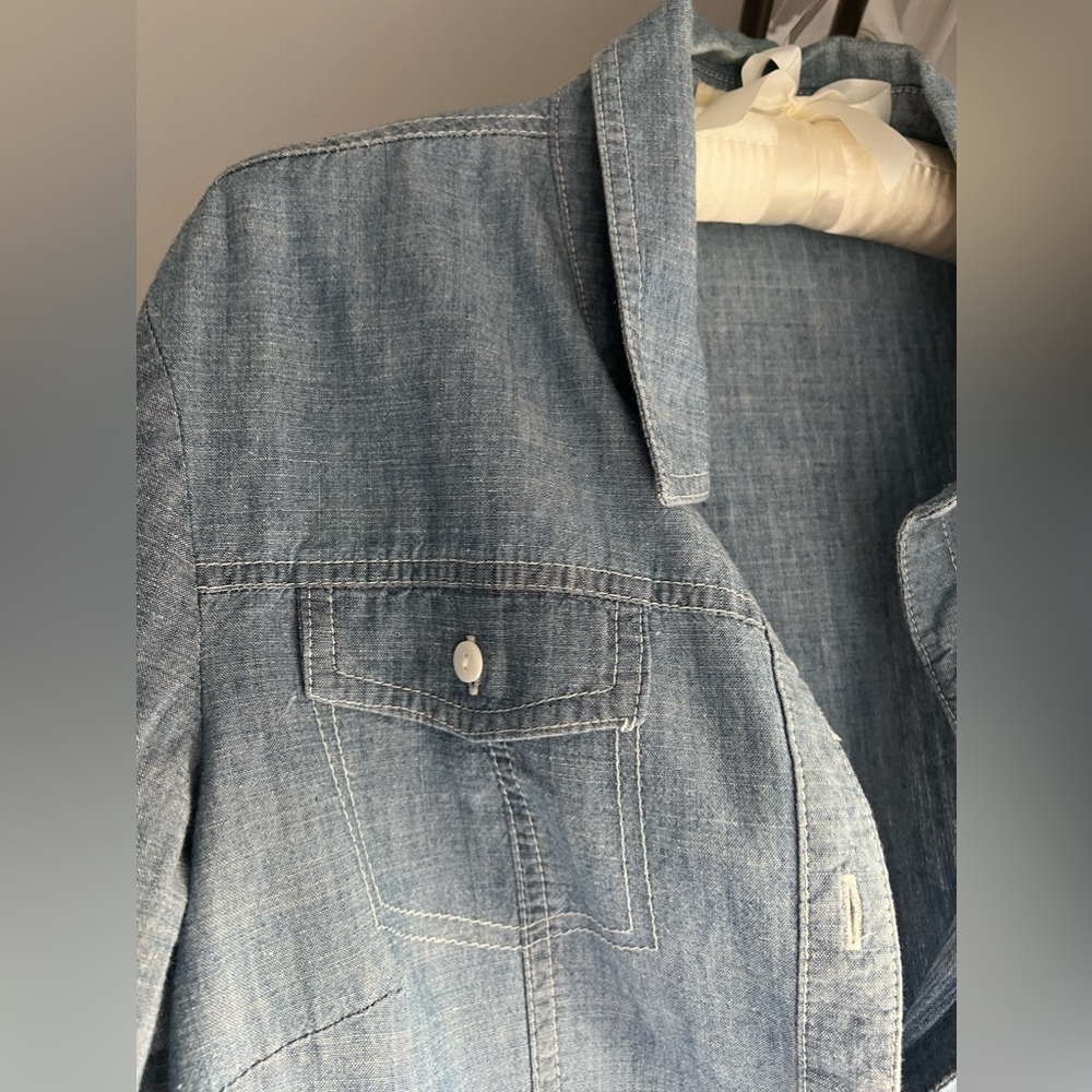 Hester & Orchard Denim shirt Size: M. Super Cute. Like New.